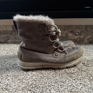 Sorel Womens Size 8 Gray/Green Fur-Lined Winter Ankle Boots Waterproof GUC